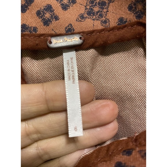 Free People Modern Femme Print Denim Mini Stretch Skirt Size 6 / S /M Tan $60 🔥 - Picture 4 of 4